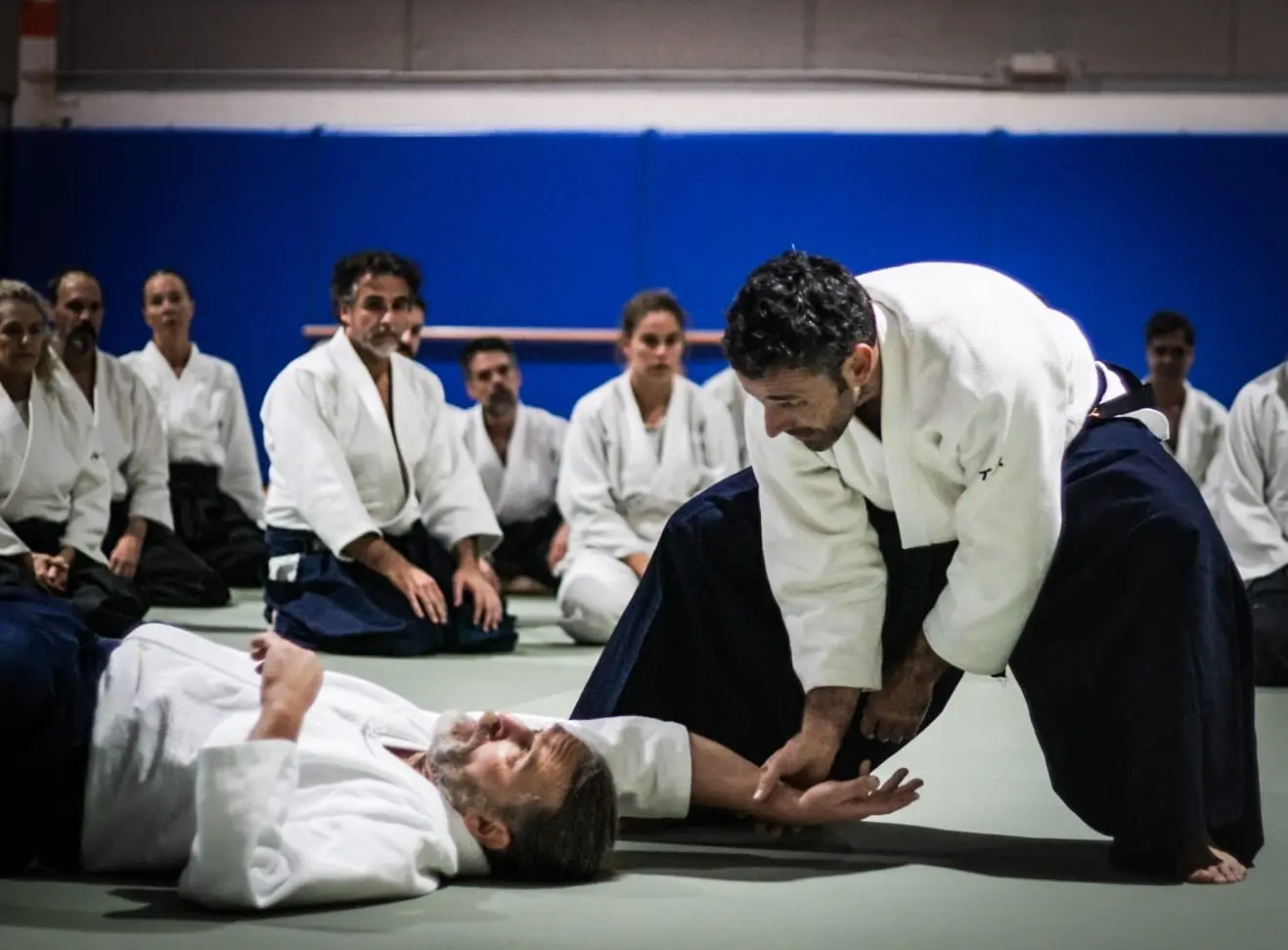 Luis Mochón Sensei enseñando en el tatami